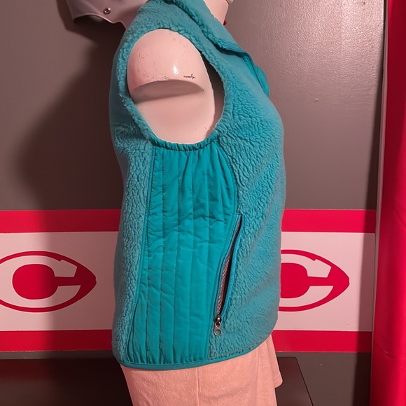 🎉Patagonia Like New Fluffy Fleece Green/Blue Vest! - Picture 4 of 5